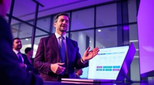 Modernisierung der Compliance: Banken müssen PEP-Listenprüfungen optimieren, um Risiken zu minimieren und regulatorische Anforderungen zu erfüllen.